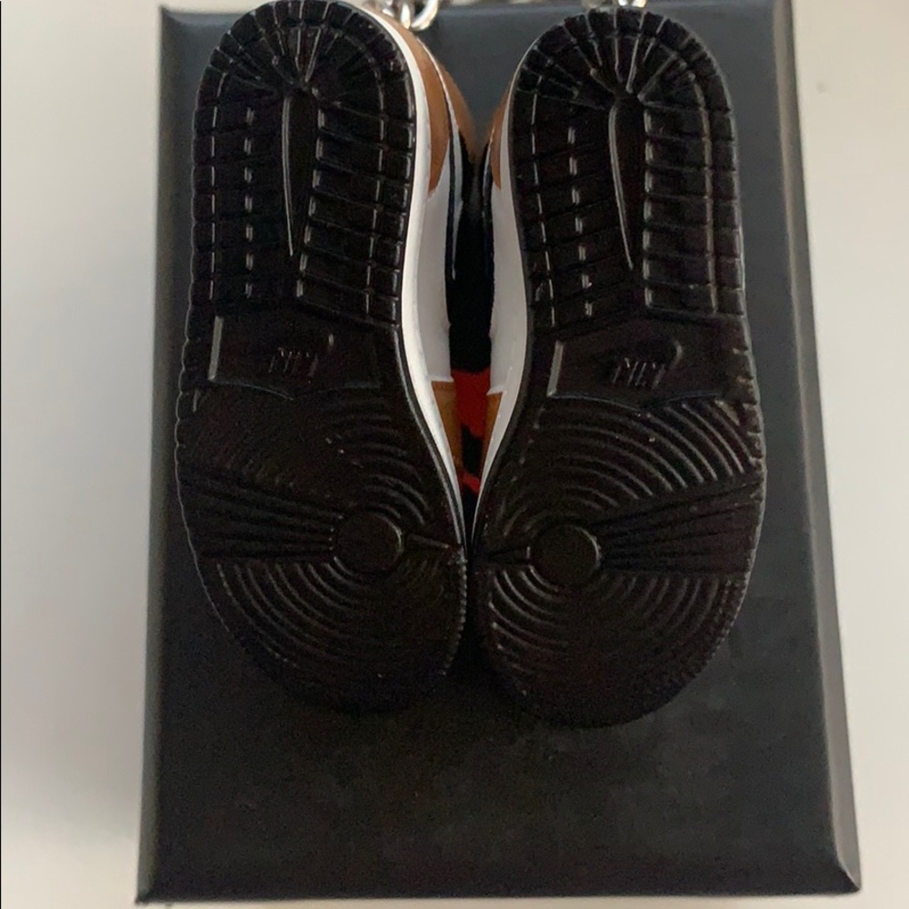 Air Jordan 1 Retro High OG “Rookie of the Year” - Picture 5 of 11